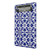 Elegant blauw-wit bloempatroon mini klembord (Angled2)