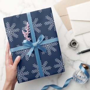 Elegant Blauw Wit Kerst Sneeuwvlok Patroon Cadeaupapier