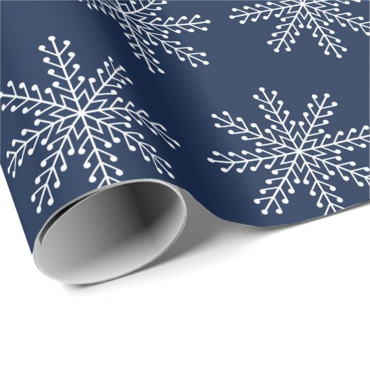 Elegant Blauw Wit Kerst Sneeuwvlok Patroon Cadeaupapier (Rol Hoek)