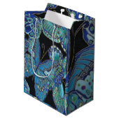 Elegant Blauwgroen Butterfly Pattern Gift Bag Medium Cadeauzakje (Achterkant Gekanteld)