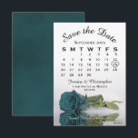Elegant Blauwgroen Roos Romantic Wedding Calendar Save The Date<br><div class="desc">Deze prachtige Save the Date-kaarten bevatten een prachtige foto van een enkele blauwgroen,  turquoise,  of donker aqua-gekleurd roos met lange steeltjes en rimpels die in water reflecteren. De kaart bevat een kalender met je trouwdatum omringd in een hart. Mooi romantisch ontwerp.</div>