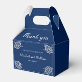 Elegant Bloemen Kant op Marine Blauw Bruiloft Bedankdoosjes (Voorkant Zijde)