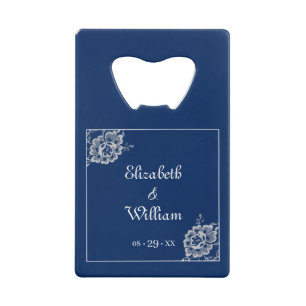 Elegant Bloemen Kant op Marine Blauw Bruiloft Creditkaart Flessenopener