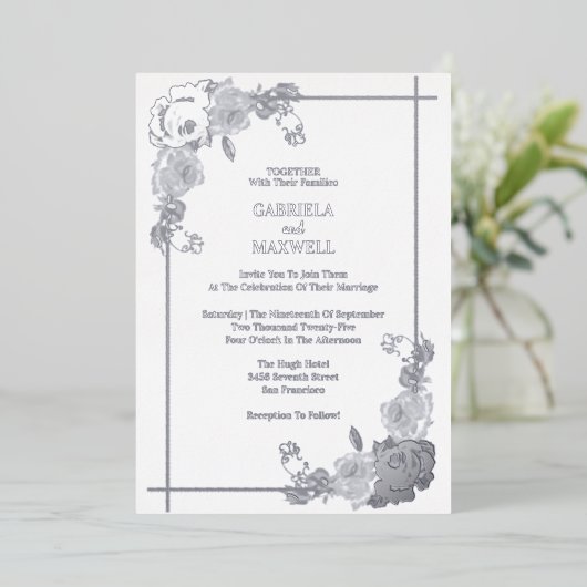Elegant Bloemen Wit en Zilveren Goud Bruiloft Folie Uitnodiging (Staand Voorkant)