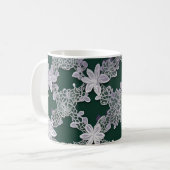 Elegant Bloemenkant Patroon in Groen en Wit Koffiemok (Voorkant links)