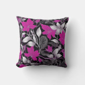 Elegant bloemenkussen met roze en zilveren bladere kussen (Voorkant)