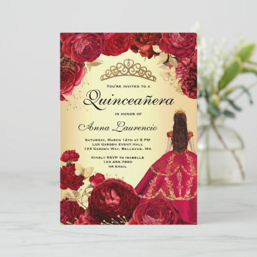 Elegant Bloemenrood en Goud Quinceanera Kaart (Staand voorkant)