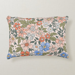 Elegant bloempatroon in handbloemen  accent kussen