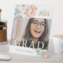 Elegant bloemstuk op maat gemaakt diploma voetstuk