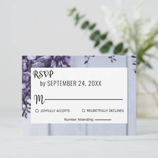 Elegant bloesems paarse rozen hout bloemen bruilof RSVP kaartje (Staand voorkant)