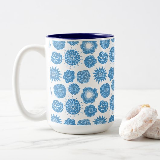 Elegant Blue Botanical Pattern Tweekleurige Koffiemok (Met donut)