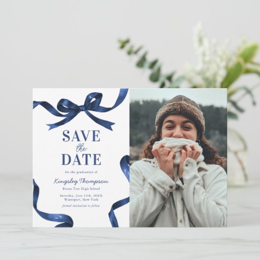 Elegant Blue Bow Graduation Save the Date (Staand voorkant)