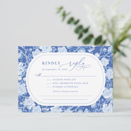 Elegant Blue Chinoiserie Bird Peony Wedding RSVP Kaart (Staand voorkant)