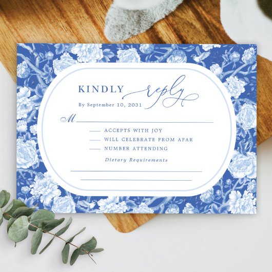 Elegant Blue Chinoiserie Bird Peony Wedding RSVP Kaart