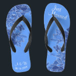 Elegant Blue Chinoiserie Chic Wedding net getrouwd Teenslippers<br><div class="desc">Deze elegante teenslippers zijn een iets blauw idee voor je bruiloft, met een afbeelding van een chinoiserie op de blauwe achtergrond, en trouwwoordtypografie. Ze zullen een stijlvolle dosis glam toevoegen aan je trouwdag, een vrijgezellenfeest of een andere viering. ♥ pas het met uw formulering aan door de gebieden van de...</div>