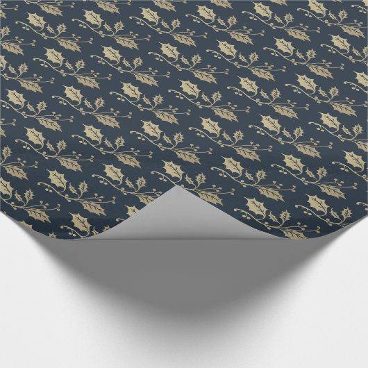 Elegant Blue en Gold Holly Berries Kerstmis Cadeaupapier (Hoek)