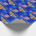 Elegant Blue en Gold Menorah Happy Hanukkah Cadeaupapier<br><div class="desc">Elegant Blue and Gold Menorah Happy Hanukkah Wrapping Paper heeft een blauwe vloeibare vorm van marmer,  roze waterverf bloemen en Hanukkah kaarsen.Een unieke cadeauomslag voor Hanukkah.</div>