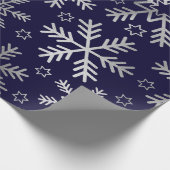 Elegant Blue en Silver Snowflakes Kerstmis Cadeaupapier (Hoek)