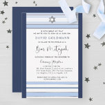 Elegant Blue en White Striped Tallit Bar Mitzvah Kaart<br><div class="desc">Nodig vrienden en familie met deze elegante Bar Mitzvah uitnodiging met blauw en wit gestreept tallit ontwerp uit! Nodig met strepen uit in bleek blauwe, zilverwitte en jaloezie blauwe tinten. Mogelijkheid om uw ceremonie en receptie, luncheon, diner of feestgegevens toe te voegen! Waterverf hemelse kaart met constellaties aan de ondergrens....</div>