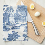 Elegant Blue en White Vintage French Toile Theedoek<br><div class="desc">Het  historische 18e-eeuwse Franse blauwe en witte toile de jouy-ontwerp,  dat dames en heren in elegante tijdjurken onder bomen,  een meer en klassieke steenruïnes bevat.</div>