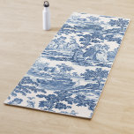 Elegant Blue en White Vintage French Toile Yogamat<br><div class="desc">Het  historische 18e-eeuwse Franse blauwe en witte toile de jouy-ontwerp,  dat dames en heren in elegante tijdjurken onder bomen,  een meer en klassieke steenruïnes bevat.</div>