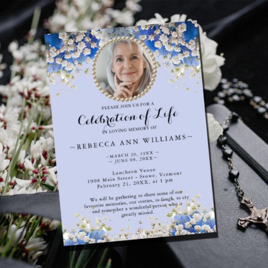 Elegant Blue Floral Celebration of Life Invitation Kaart