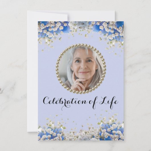 Elegant Blue Floral Celebration of Life Invitation Kaart (Achterkant)
