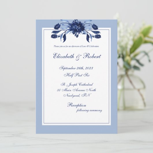 Elegant Blue Floral Chic Script Wedding Kaart (Staand voorkant)