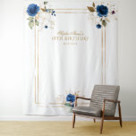Elegant Blue Floral Gold 18th Birthday Foto Prop Wandkleed<br><div class="desc">Elegant,  uniek ontwerp met waterverf blauwe bloemen en bladeren,  faux gouden bloemen,  faux goud lijst. Het zou voor vele gebeurtenissen kunnen worden gebruikt. Het gebruik personaliseert hulpmiddel om uw info toe te voegen. Voor meer ideeën,  bezoek alsjeblieft mijn Blue Gold Floral Collectie.</div>