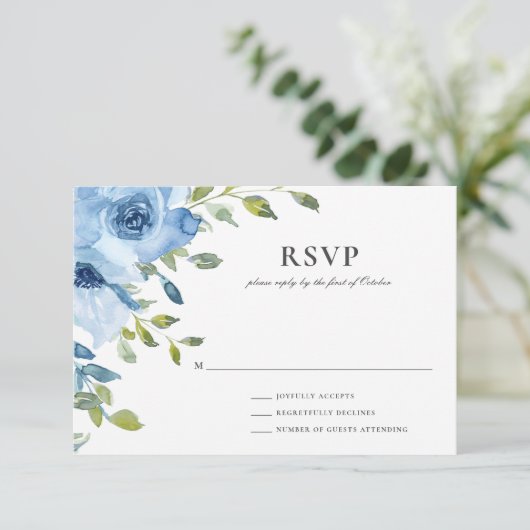 Elegant Blue Floral Greenery Wedding RSVP Kaartje (Staand voorkant)