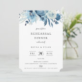 Elegant Blue Floral Rehearsal Dinner Invitation Kaart (Staand voorkant)