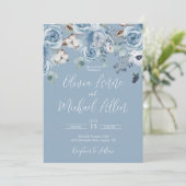 Elegant Blue Floral Script Wedding Invitation Kaart (Staand voorkant)