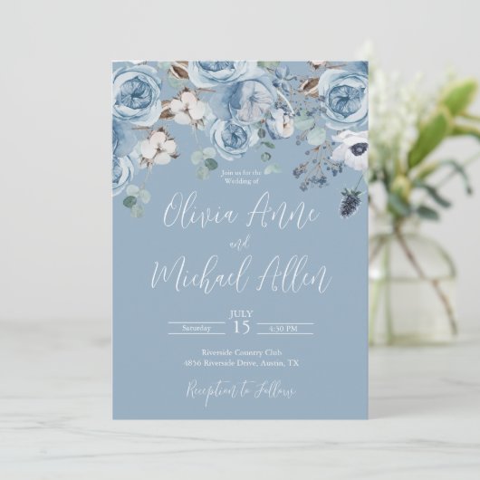 Elegant Blue Floral Script Wedding Invitation Kaart (Staand voorkant)