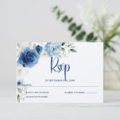 Elegant Blue Floral Wedding RSVP Kaartje (Staand voorkant)