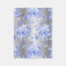 Elegant Blue Flowers op Silver Fleece