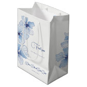 Elegant Blue Flowers Wedding Medium Cadeauzakje (Voorkant Gekanteld)