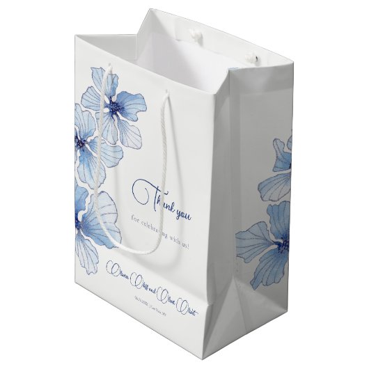 Elegant Blue Flowers Wedding Medium Cadeauzakje (Voorkant Gekanteld)