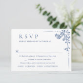 Elegant Blue French Garden Floral Wedding RSVP Kaartje (Staand voorkant)