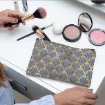 Elegant Blue Gold Art Deco  Pattern Etui<br><div class="desc">Elegant Blauw Goud Art Deco  Patroon Cosmetische Tas Toiletartikelen Tas Accessoire Pouch heeft een elegant art deco patroon in blauw en goud. Creëer door Evco Studio www.zazzle.com/store/evcostudio</div>