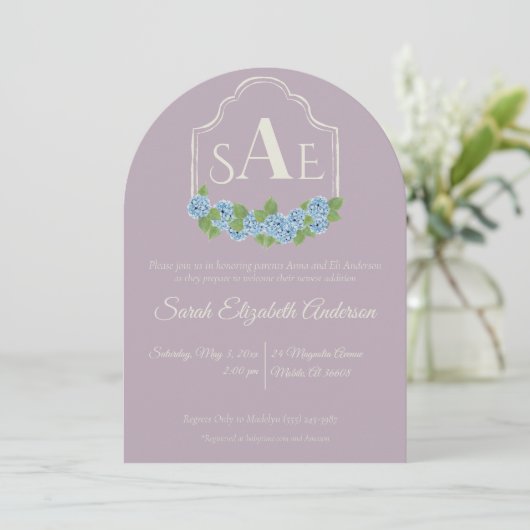 Elegant Blue Hydrangea Monogram Crest Baby shower Kaart (Staand voorkant)