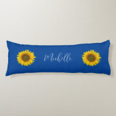 Elegant Blue Monogram Yellow Sunflower Lichaamskussen (Voorkant)