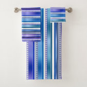 Elegant Blue Paars Abstract Striped Patroon Bad Handdoek (Insitu)