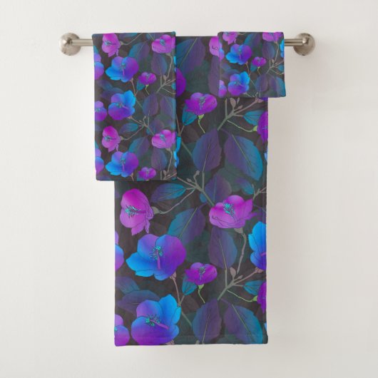 Elegant Blue Paars Pink Flowers Bad Handdoek (Insitu)