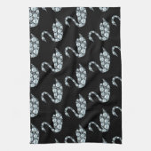 Elegant Blue Pearl Swan op zwarte achtergrond Theedoek (Verticaal)