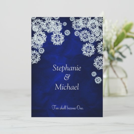 Elegant Blue Snowflake Winter Wedding Invitation Kaart (Staand voorkant)