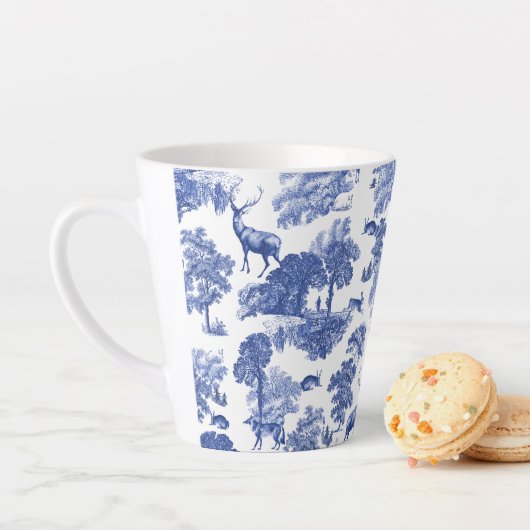 Elegant  Blue Toile Deer Fox Hare Pattern Latte Mok (In situ)