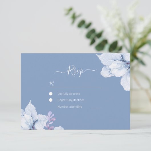 Elegant Blue Waterverf Floral Wedding RSVP Kaartje (Staand voorkant)
