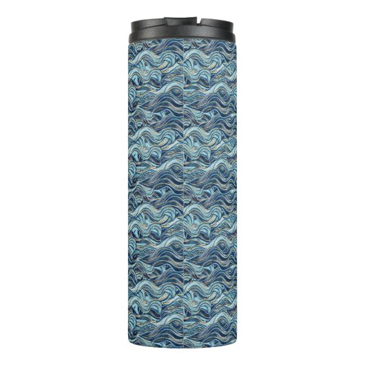 Elegant Blue Wave patroon met gouden accenten Thermosbeker (Achterkant)