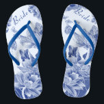 Elegant Blue White Floral Wedding Bride Teenslippers<br><div class="desc">Het ontwerp bevat een heerlijke reeks lotusbloemen en vlinders, gerenderd in een blauw en wit kleurenschema dat de elegante schoonheid van de chinoiserie oproept, herinnerend aan het klassieke blauw wildepatroon, met een moderne lay-out van de stijltekst. Deze mooie teenslippers zijn een iets blauw idee voor je bruiloft. Ze zullen zeker...</div>