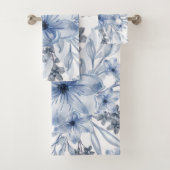 Elegant Blue White waterverf Floral Bad Handdoek (Insitu)